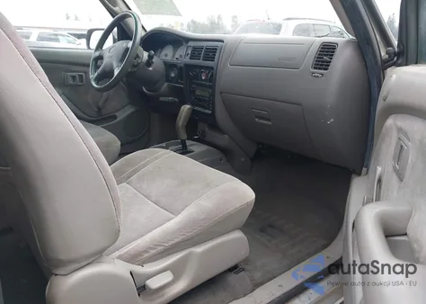 2002 Toyota Tacoma z USA, uszkodzony, nr VIN 5TEVL52NX2Z008872